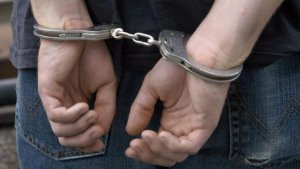 В Крыловском районе полицейские задержали мужчину, подарившего подростку боевую гранату